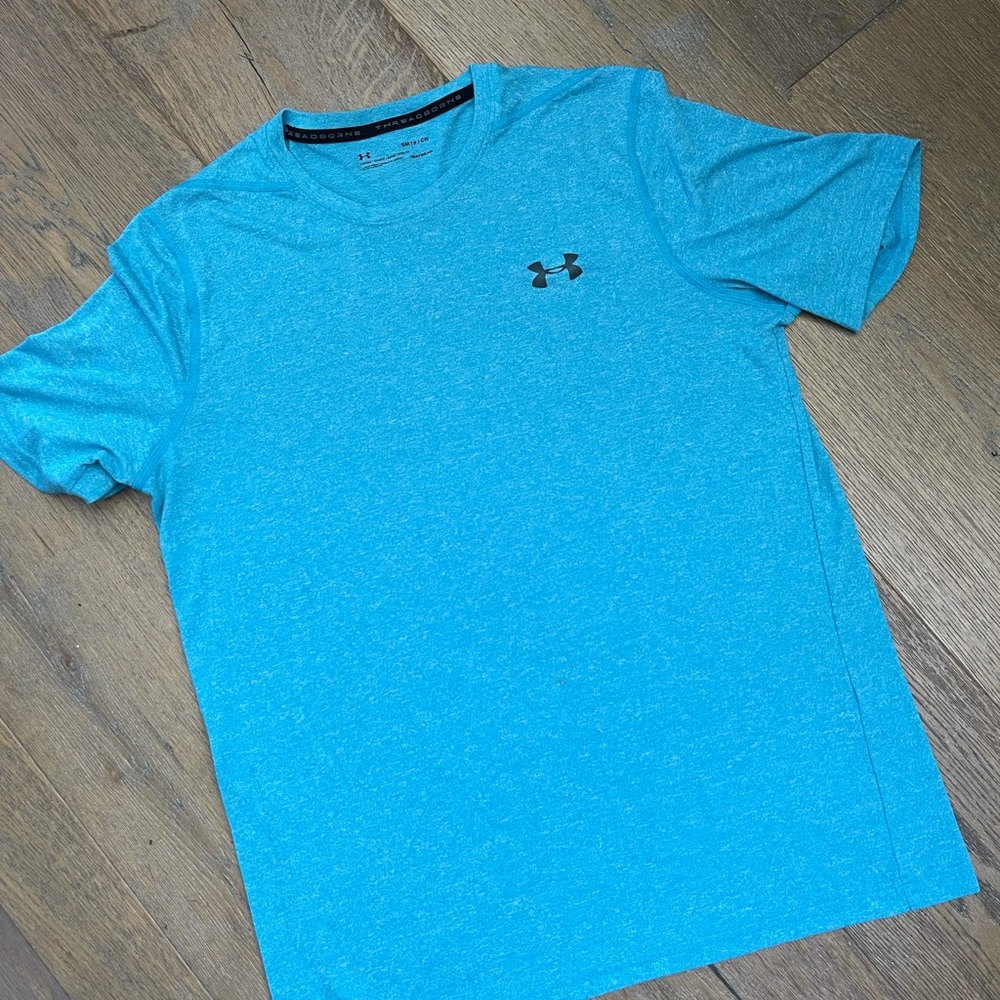 Men’s Under Armor short sleeved tee